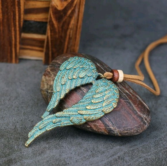 ๐5 for $25* Angel Wing Necklace - Picture 3 of 3